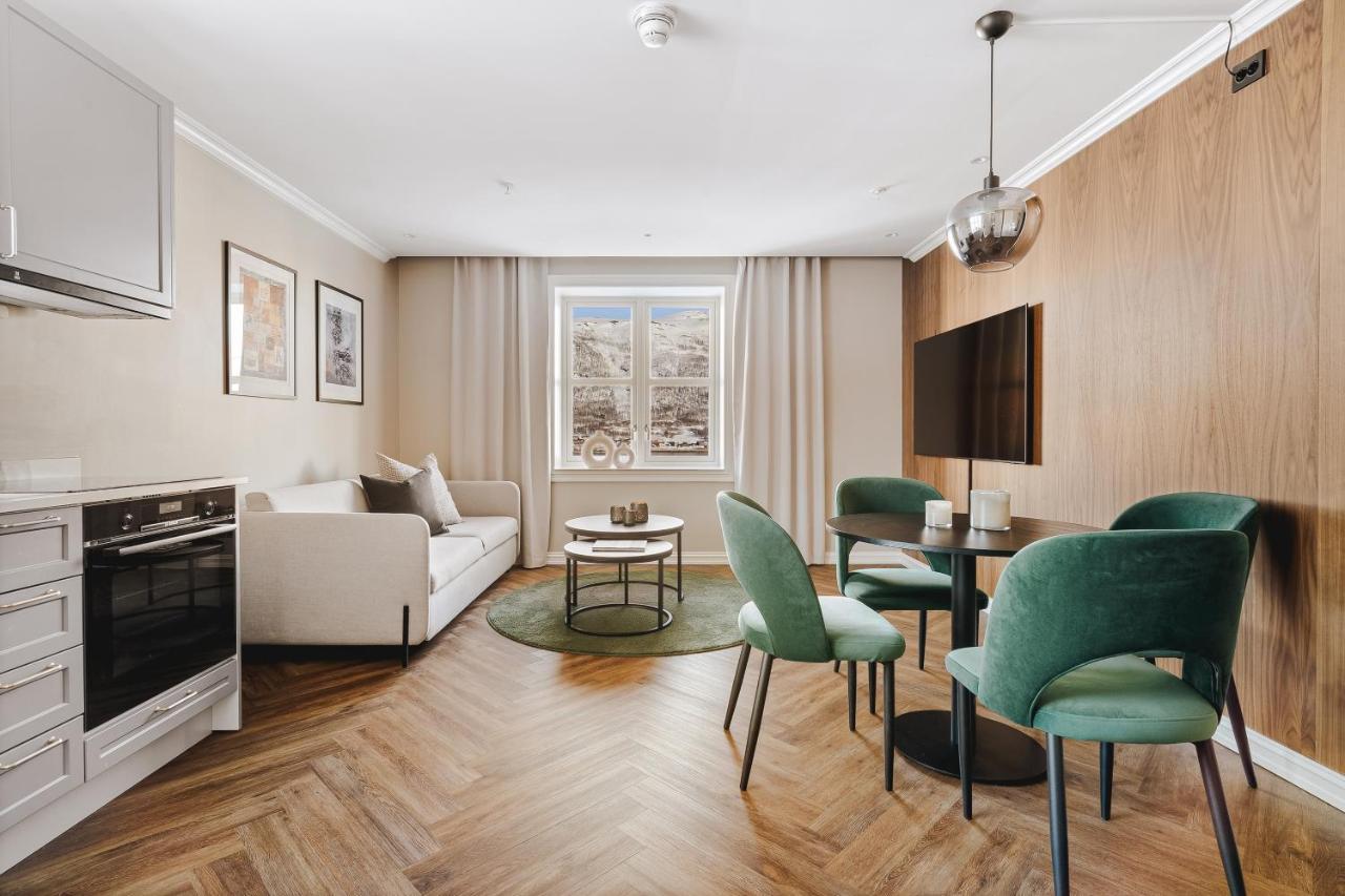 Enter St Elisabeth & Hotel 4*